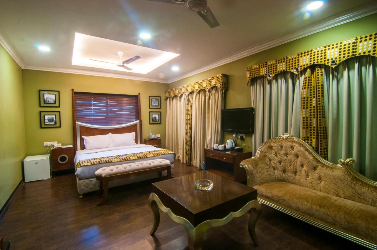 Jalsa Hotel & Banquets,Indore Exteriör bild