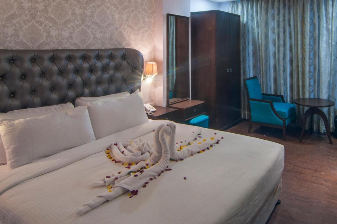 Jalsa Hotel & Banquets,Indore Exteriör bild