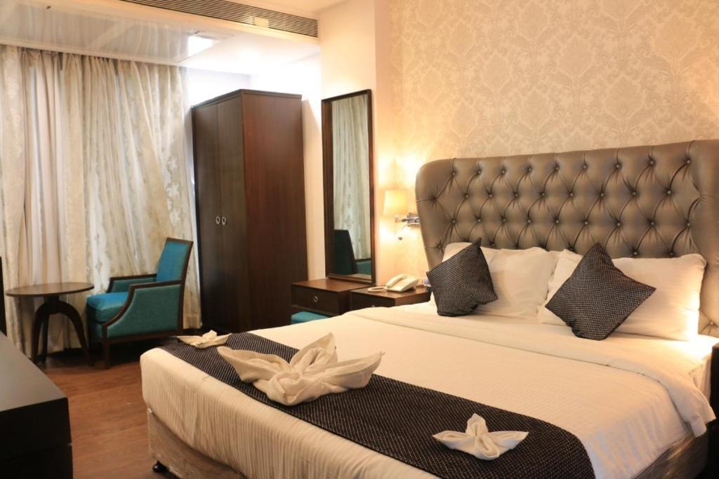 Jalsa Hotel & Banquets,Indore Exteriör bild