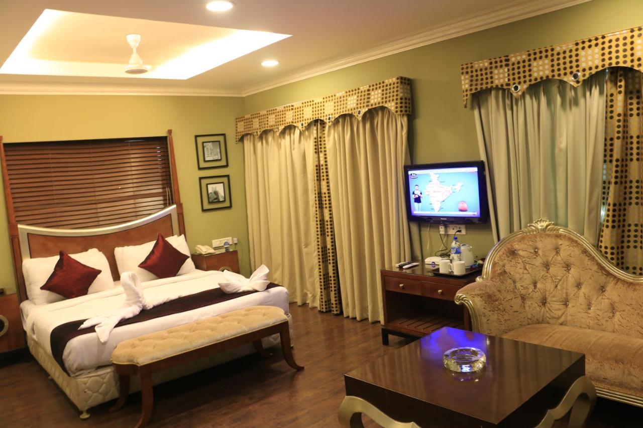 Jalsa Hotel & Banquets,Indore Exteriör bild