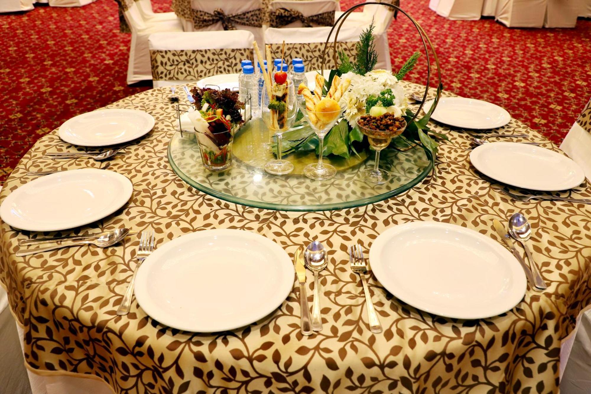 Jalsa Hotel & Banquets,Indore Exteriör bild