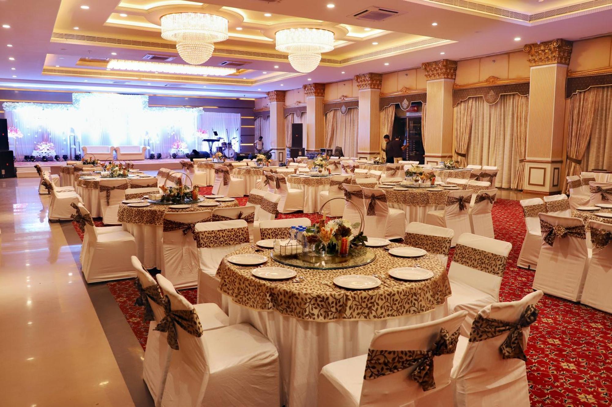 Jalsa Hotel & Banquets,Indore Exteriör bild