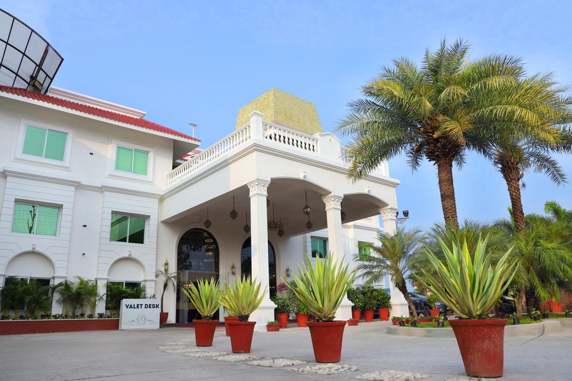 Jalsa Hotel & Banquets,Indore Exteriör bild