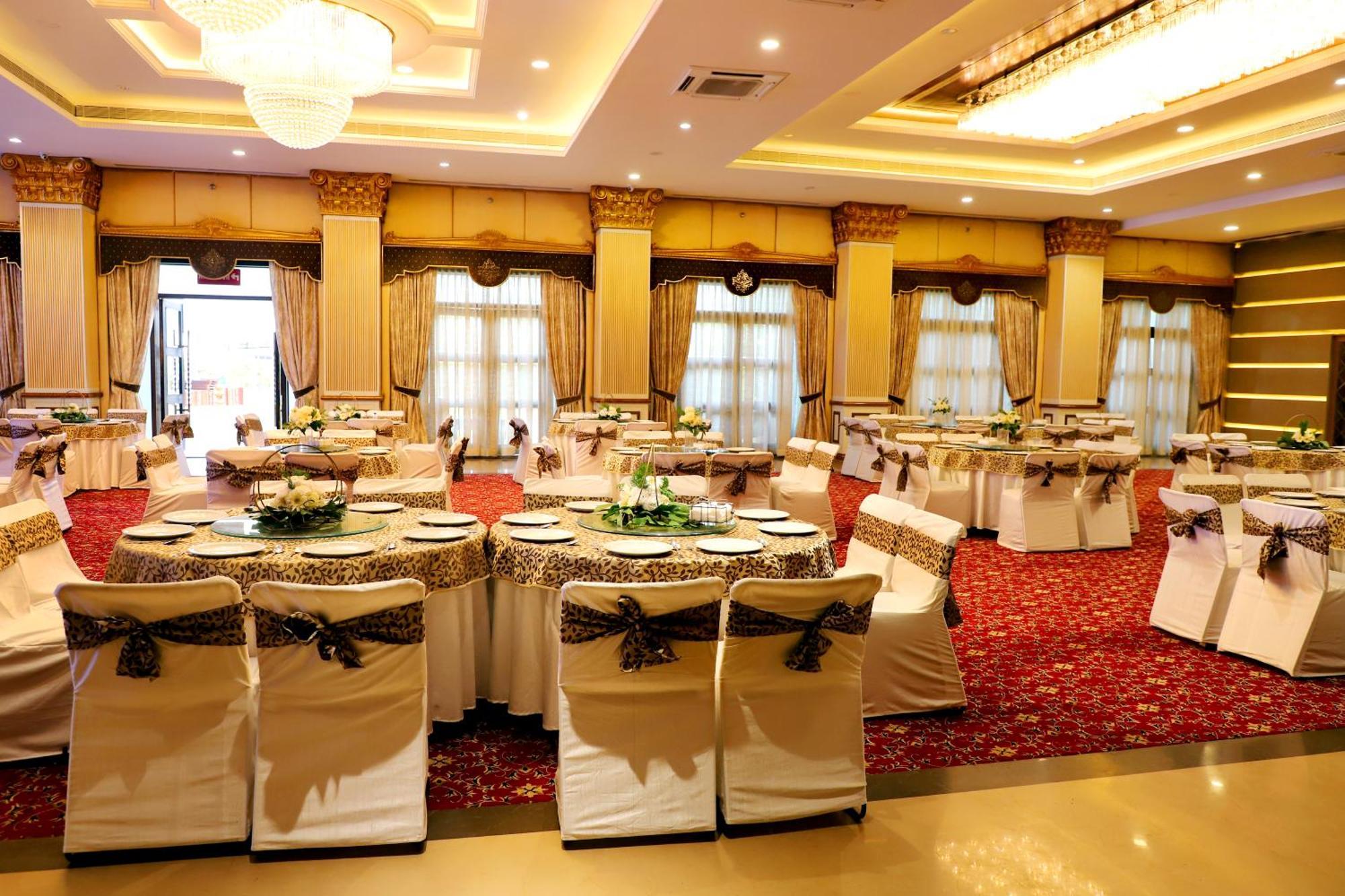 Jalsa Hotel & Banquets,Indore Exteriör bild