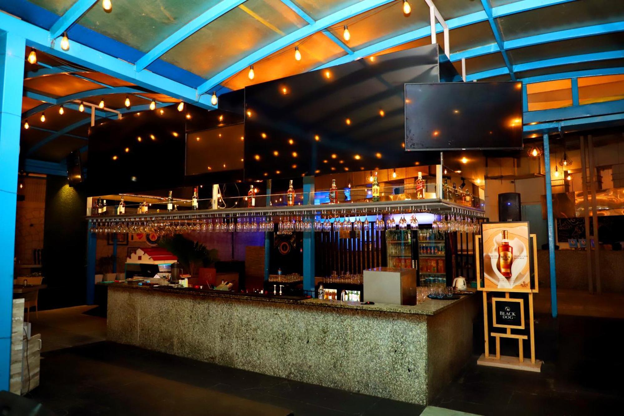Jalsa Hotel & Banquets,Indore Exteriör bild