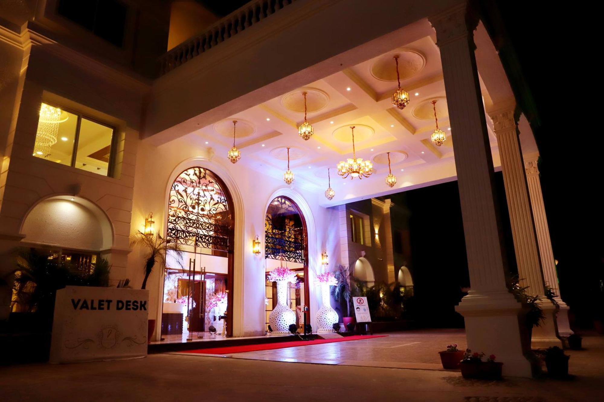 Jalsa Hotel & Banquets,Indore Exteriör bild