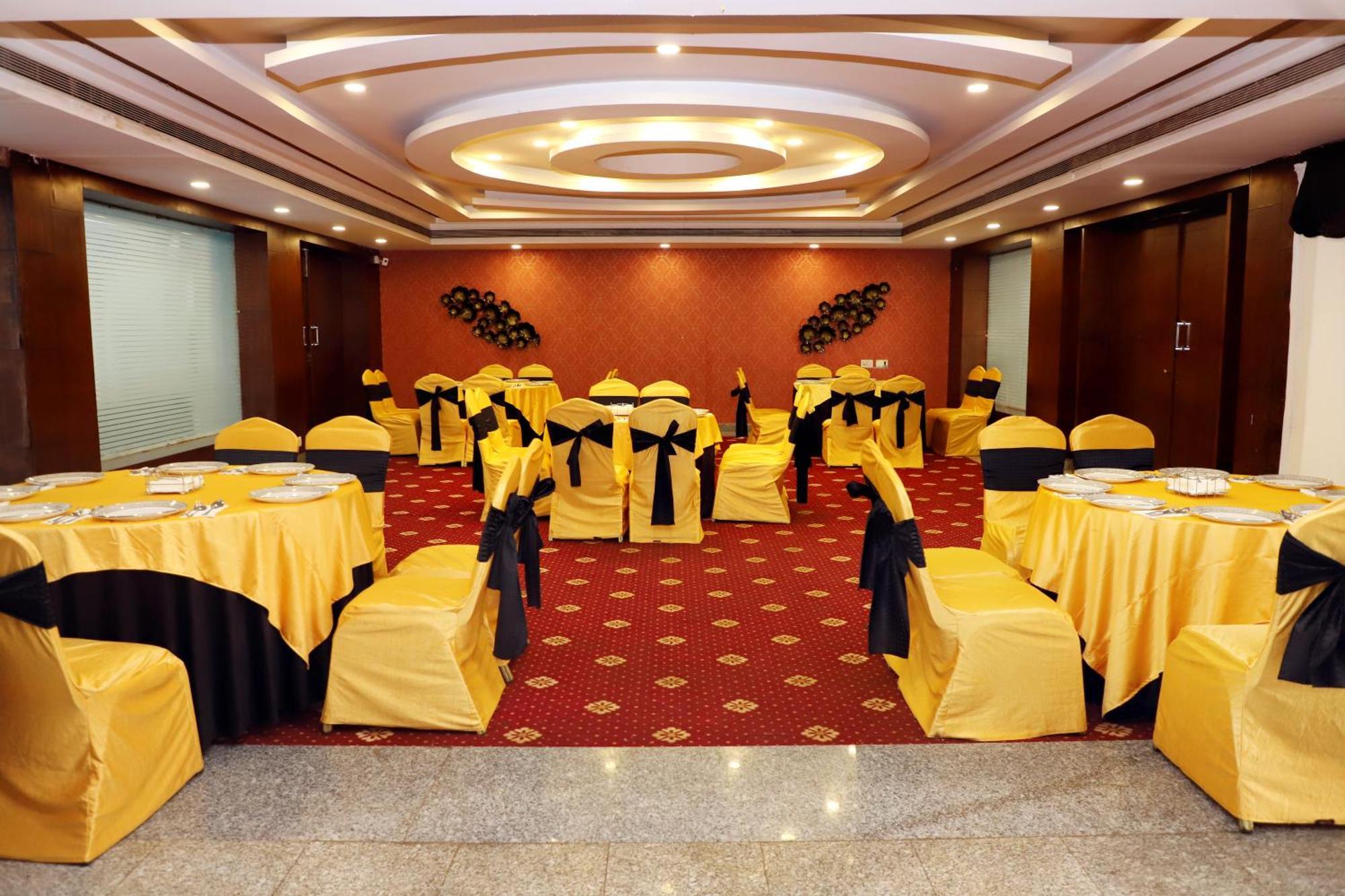 Jalsa Hotel & Banquets,Indore Exteriör bild